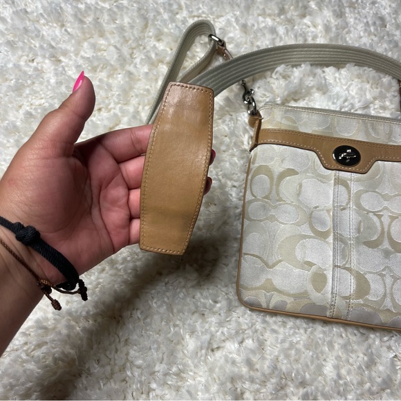 Coach white and brown with the classuc C design crossbody - Picture 3 of 9